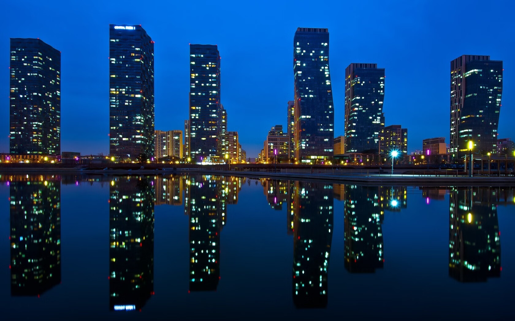 爱游戏娱乐-马竞主场逼平塞维利亚，错失登顶良机，马竞对塞维利亚谁赢