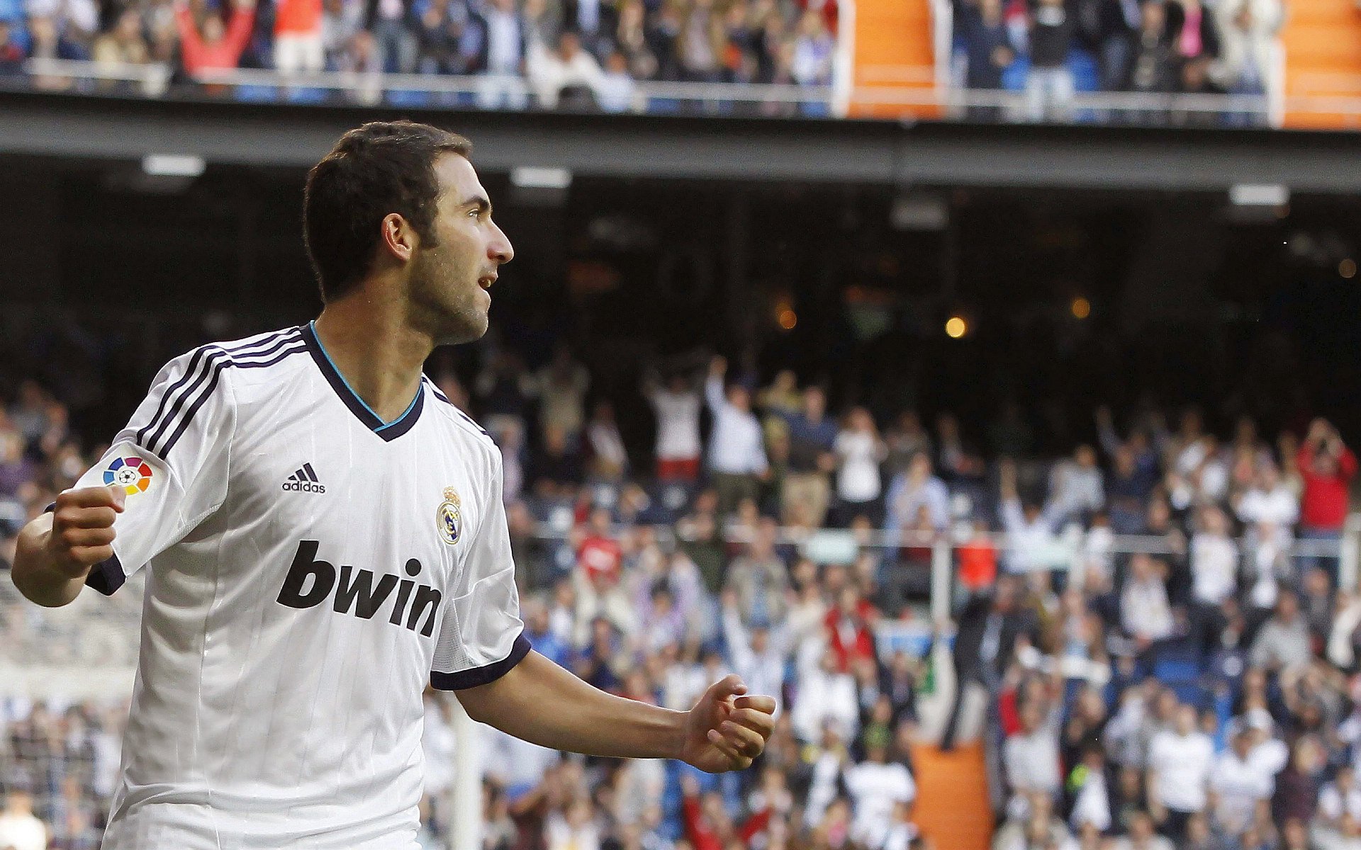 “意甲战况激烈，豪门争锋不断”，意甲的豪门